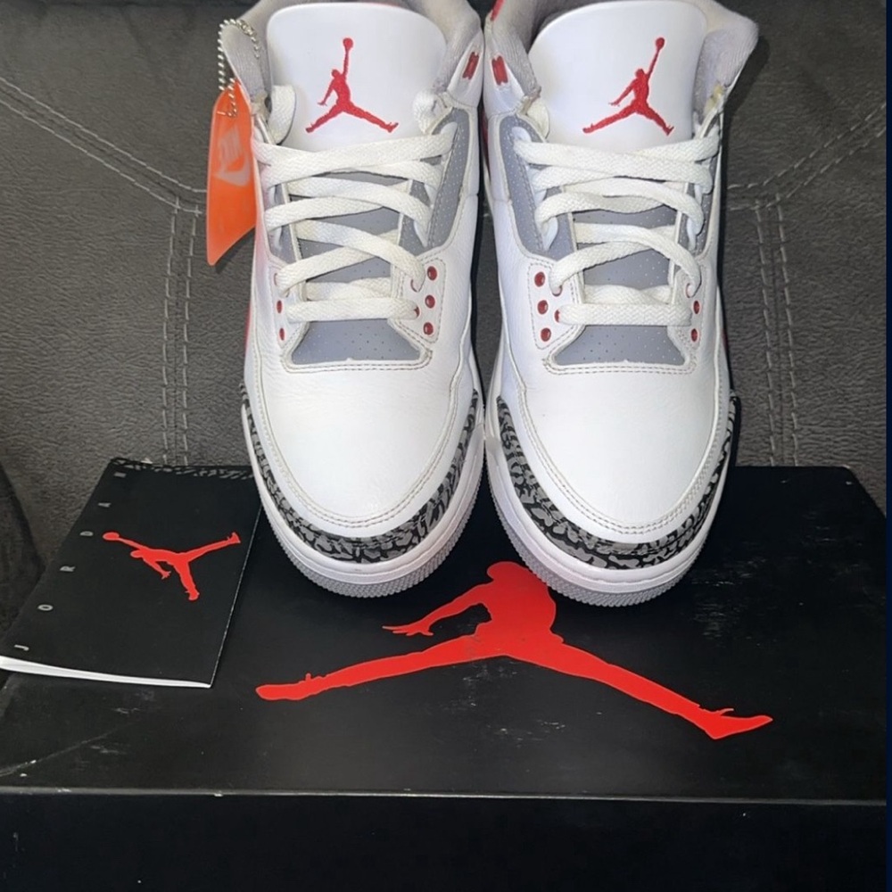 Retro Air Jordan 3 Fire Red - Picture 4 of 9